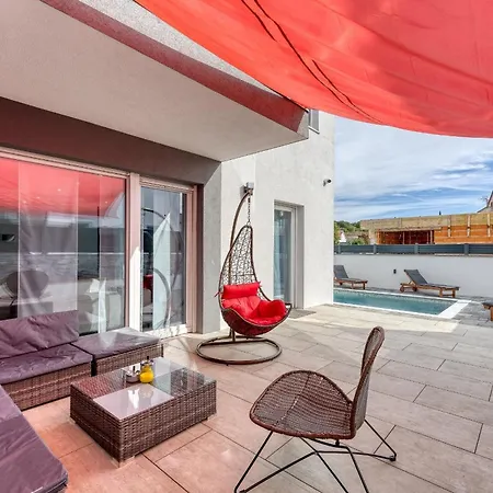 Peaceful Blooming With Pool