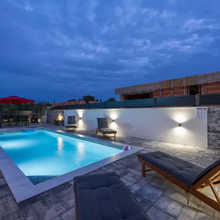 Peaceful Blooming With Pool * Rovinj