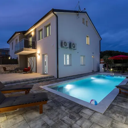 Peaceful Blooming With Pool Villa