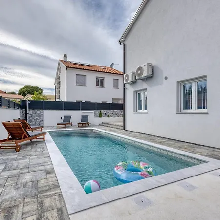 Peaceful Blooming With Pool Villa